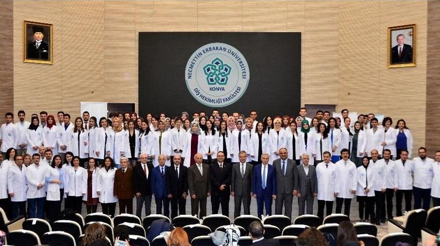 Ne&uuml;&rsquo;l&uuml; Gen&ccedil; Diş Hekimleri Beyaz &Ouml;nl&uuml;klerini Giydi