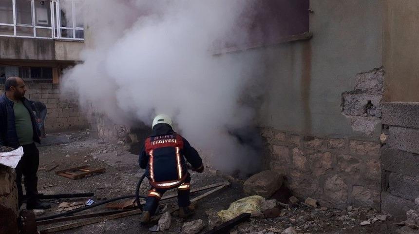 Siirt&rsquo;te K&uuml;&ccedil;&uuml;k &Ccedil;aplı Yangın &Ccedil;ıktı