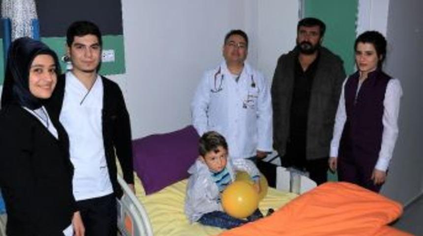 Minik Mustafa Medicalpark&rsquo;ta Şifayı Buldu