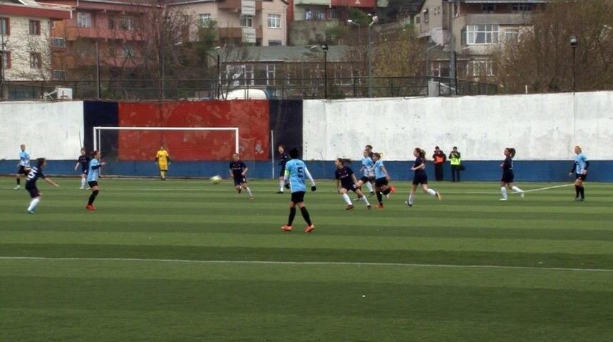 Ataşehir Belediyesi Kadın Futbol Takımı Şampiyonluğu Garantiledi