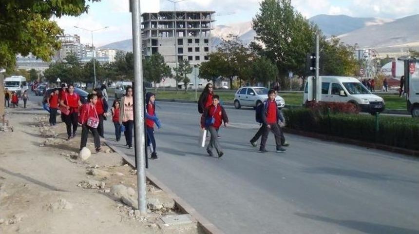 Niğde&rsquo;de Okul &Ccedil;ıkışındaki Tehlike