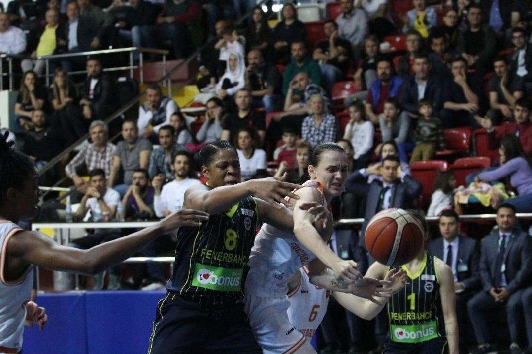 Fenerbah&ccedil;e Son Periyotta Yıkıldı