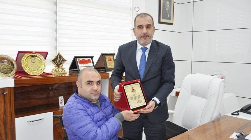 Elazığ Tso Başkanı Alan&rsquo;a Plaket