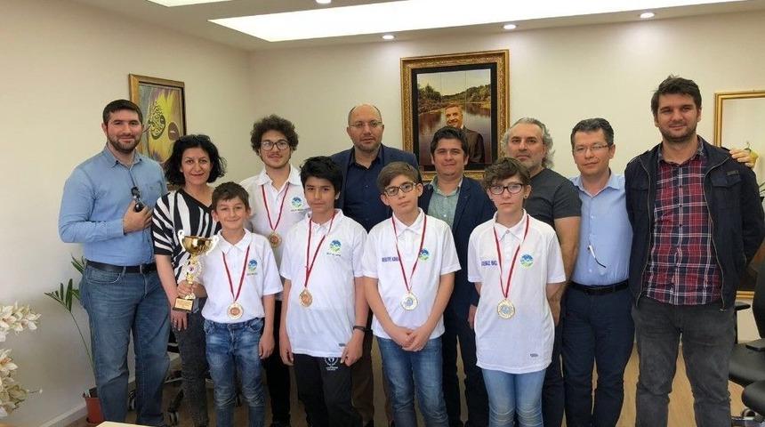 Satran&ccedil; Takımı Şampiyonluğa Ulaştı