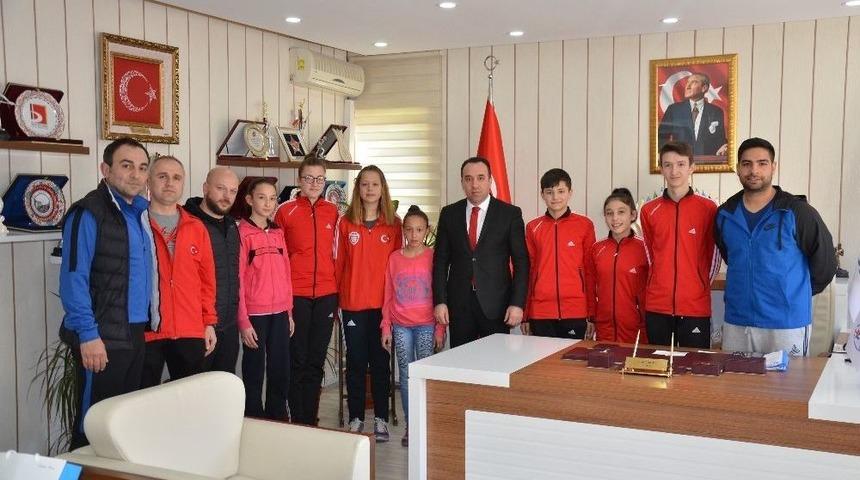 Başarıları &Uuml;lke Sınırlarını Aştı