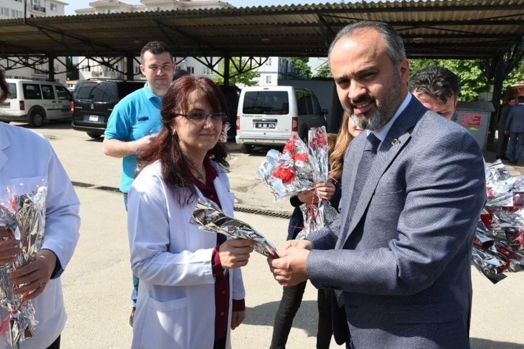 B&uuml;y&uuml;kşehir&rsquo;de Hemşirelere &lsquo;karanfilli&rsquo; Kutlama