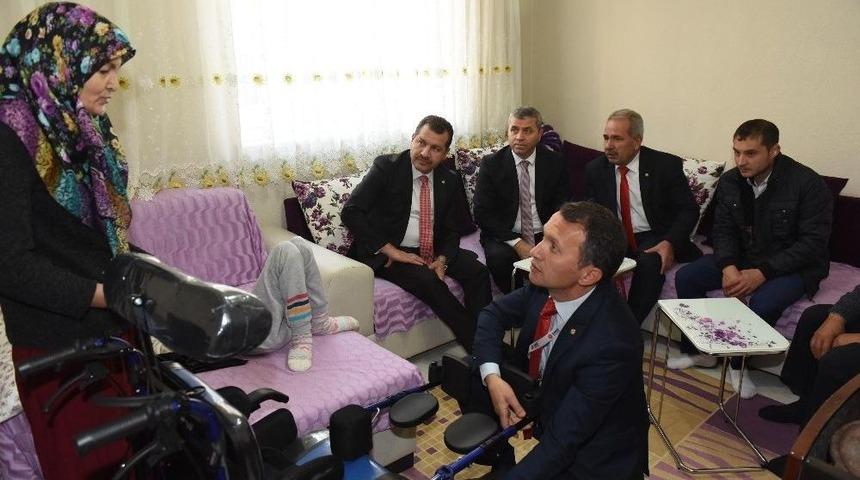 Engelli Minik Yağmur’un Yüzü Güldü