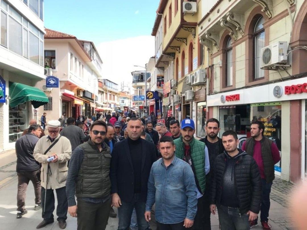 Ayvalık&rsquo;ta Ak Gen&ccedil;lik&rsquo;ten Anlamlı B&ouml;rek Hayrı