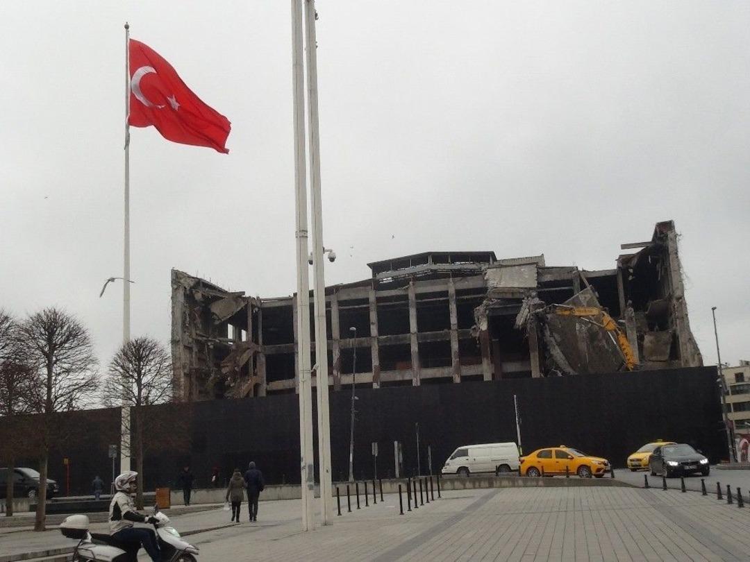 Akm&rsquo;nin Yıkım &Ccedil;alışmaları Aralıksız S&uuml;r&uuml;yor