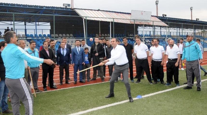 Şırnak Beyzbolu Karşılaşmasını Başkan Bedirhanoğlu Başlattı