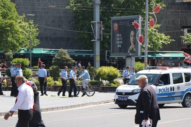 Şüpheli Paketten ’elektrikli Süpürge’ Çıktı