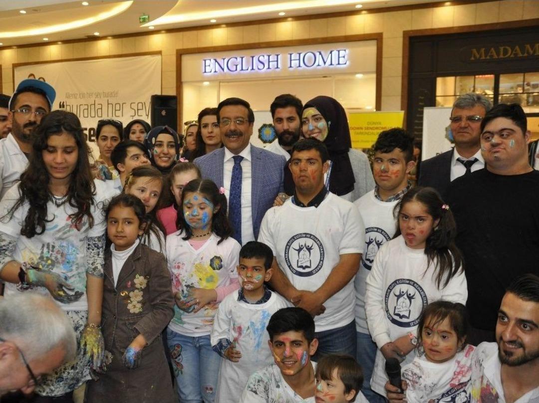 B&uuml;y&uuml;kşehir Belediyesi Ceylan Karavil Park&rsquo;ta &lsquo;kendi Tiş&ouml;rt&uuml;n&uuml; Kendin Yap&rsquo; Etkinliği D&uuml;zenledi