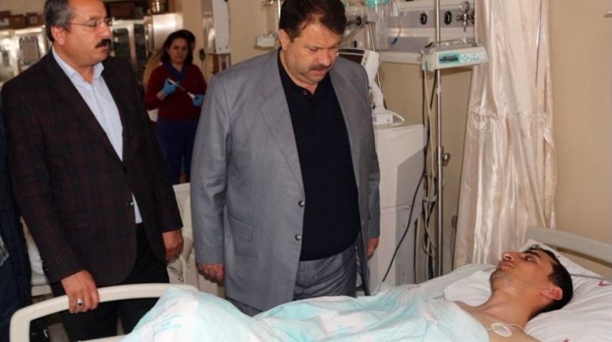 Ağrı Milli Eğitim M&uuml;d&uuml;r&uuml; Turan&rsquo;dan Bı&ccedil;aklanan Okul M&uuml;d&uuml;r&uuml;ne Ziyaret