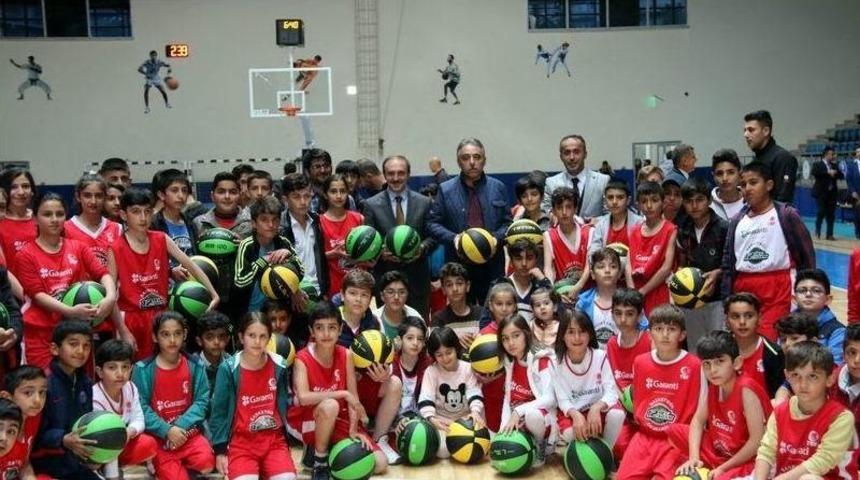 Hakkari&rsquo;de &lsquo;veteranlar Basketbol Turnuvası&rsquo; Sona Erdi