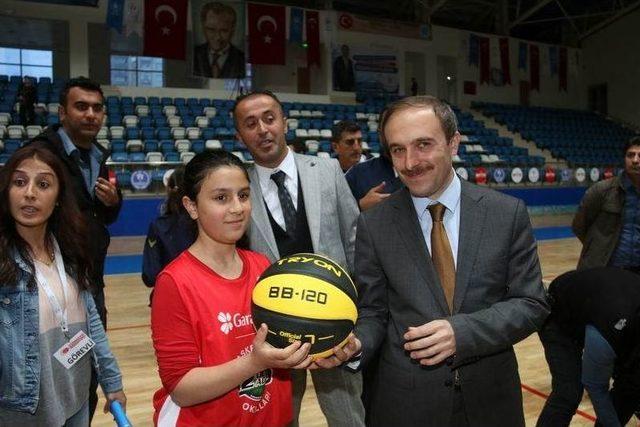 Hakkari’de ‘veteranlar Basketbol Turnuvası’ Sona Erdi