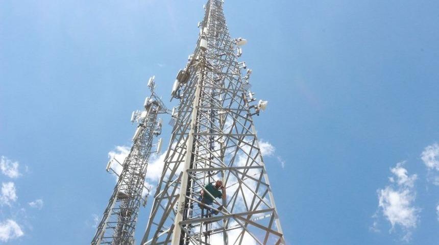 Eşi İ&ccedil;in Direğe &Ccedil;ıktı