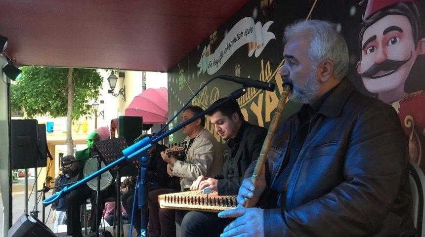 Şehrin Merkezinde Gelenek Değişmedi