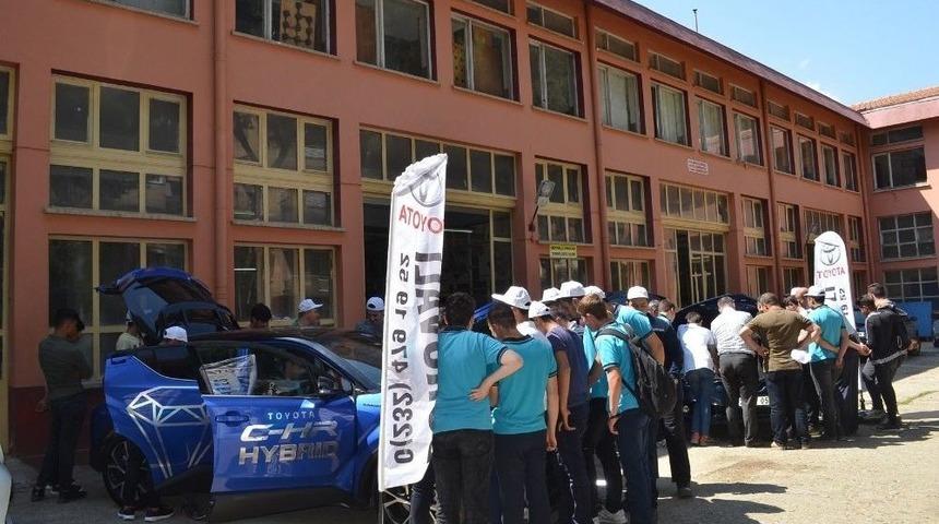 Meslek Lisesi &Ouml;ğrencilerine Hibrit Eğitimi