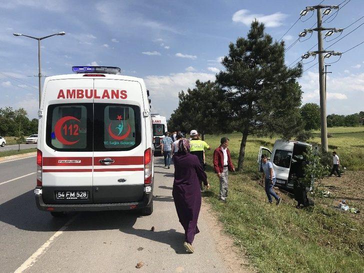 Sakarya’da İşçi Servisi Tarlaya Uçtu: 7 Yaralı G2
