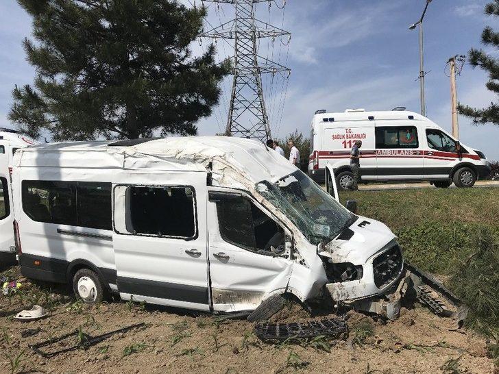 Sakarya’da İşçi Servisi Tarlaya Uçtu: 7 Yaralı G4