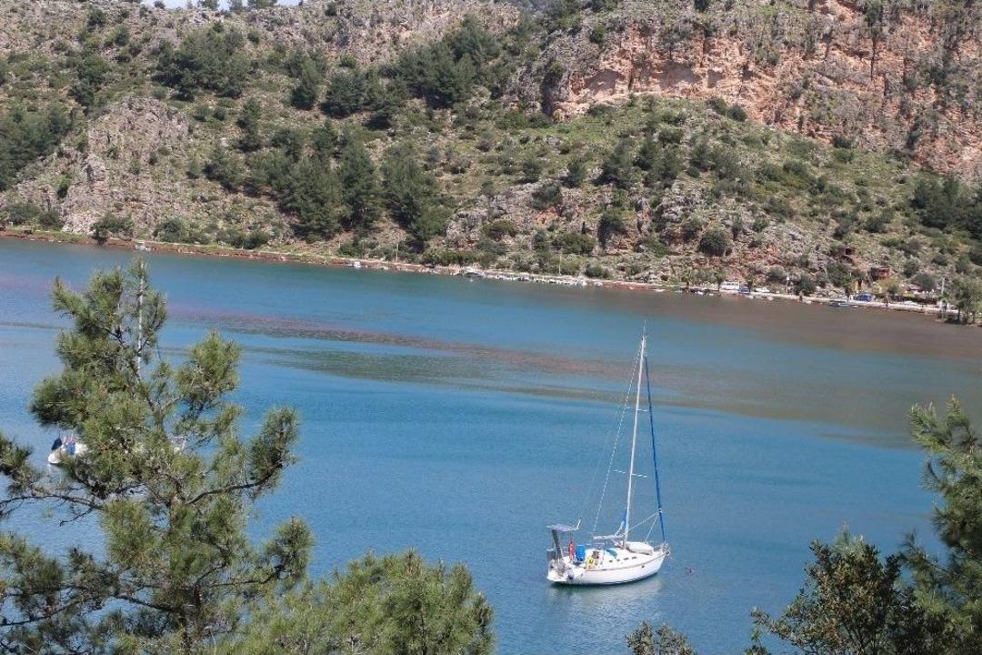 Marmaris&rsquo;te Ka&ccedil;ak İskelelerin Yıkımına Başlandı
