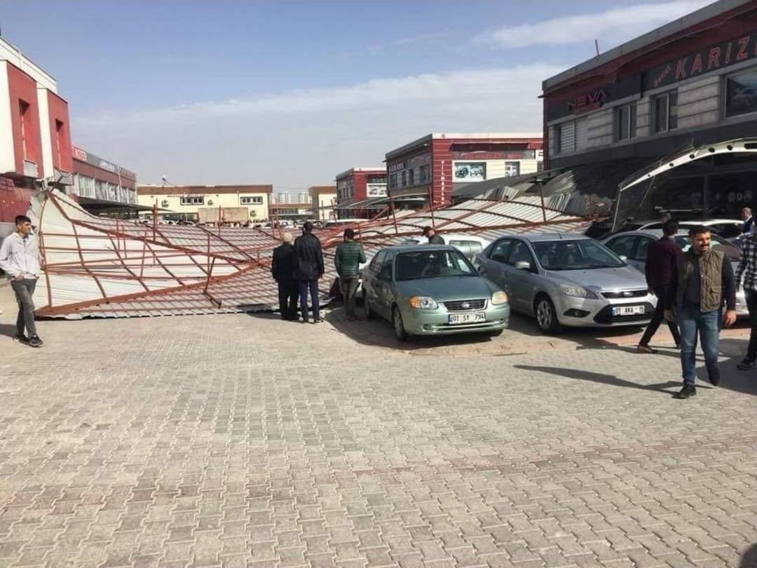 Adana&rsquo;da Şiddetli R&uuml;zgar Hayatı Olumsuz Etkiledi