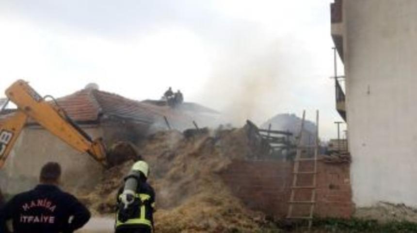 Salihli&rsquo;de Samanlık Yangını Korkuttu