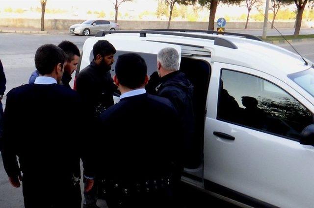 Hurda Kamyonetinin Kasasında Askeri M&uuml;himmat Bulundu 3