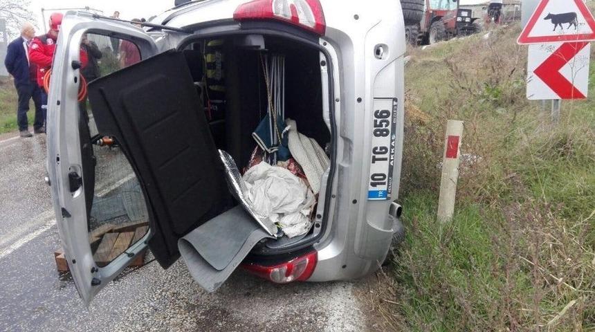 Sıkışan S&uuml;r&uuml;c&uuml;y&uuml; İtfaiye Kurtardı