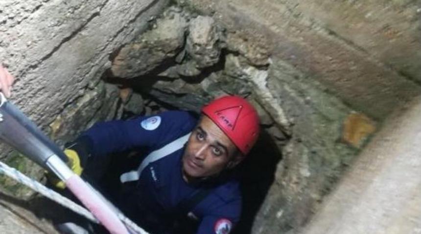 Boş Su Kuyusuna Düşen Kediyi İtfaiye Kurtardı