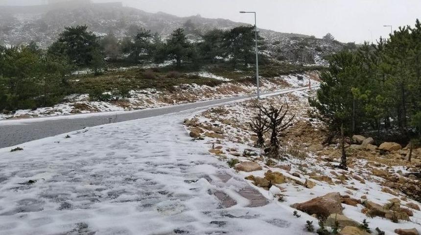 Spil Dağı&rsquo;na Mart Ayında Kar D&uuml;şt&uuml;