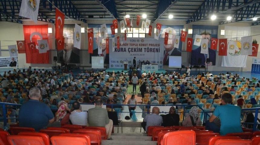 Sarayk&ouml;y&rsquo;de Y&uuml;zlerce Kişi Ev Sahibi Olmanın Mutluluğunu Yaşadı