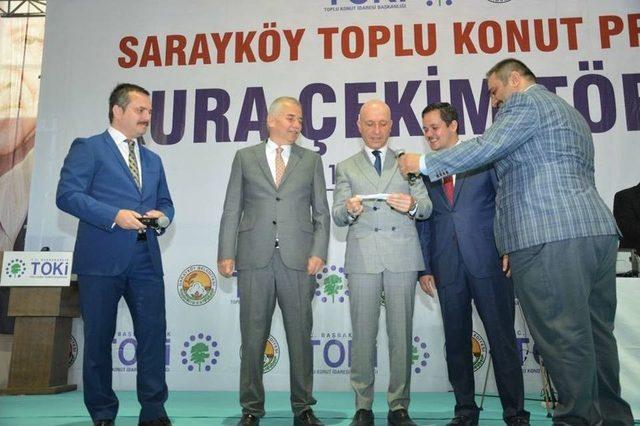 Sarayköy’de Yüzlerce Kişi Ev Sahibi Olmanın Mutluluğunu Yaşadı