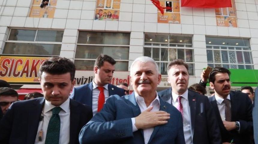 Başbakan Yıldırım Pankartlı Daveti Kırmadı