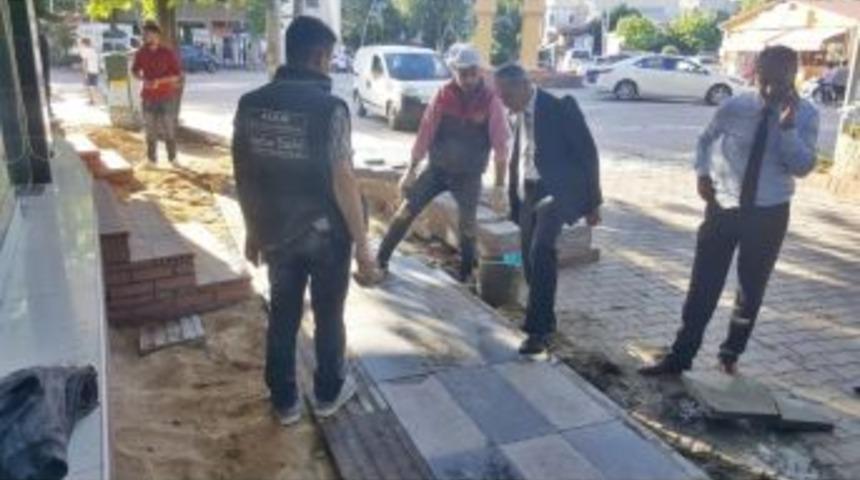 Başkan Özdemir Kaldırım Çalışmalarını İnceledi