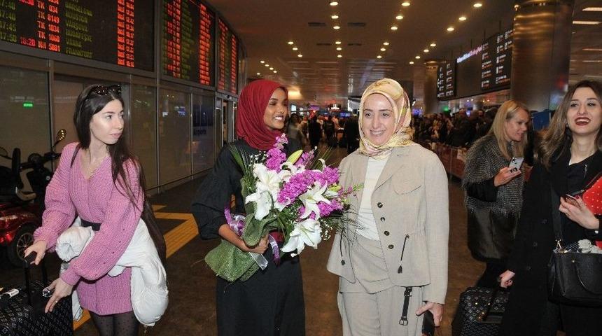 D&uuml;nyaca &Uuml;nl&uuml; Top Model Halima Aden T&uuml;rkiye&rsquo;de