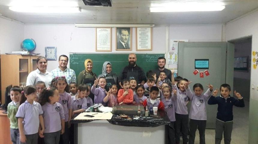 Minik Öğrenciler Üniversite Öğrencileri İle Ebru Yaptı