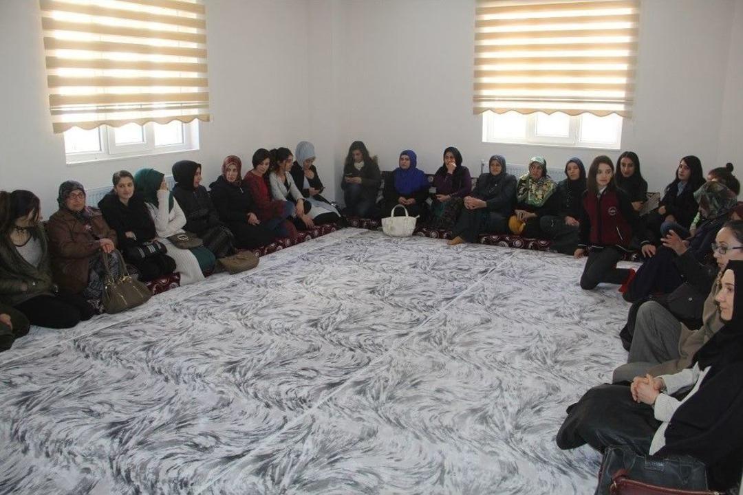 25 Kasım Kadına Y&ouml;nelik Şiddetle M&uuml;cadele G&uuml;n&uuml;