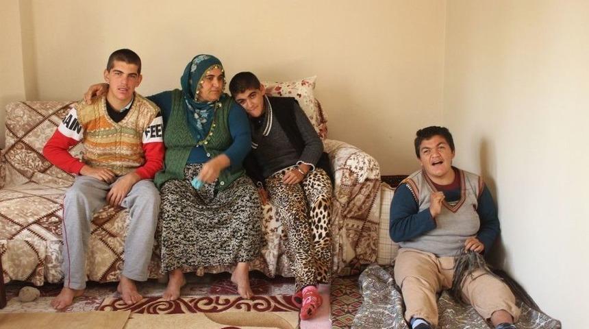 Kendini &Ccedil;ocuklarına Adadı