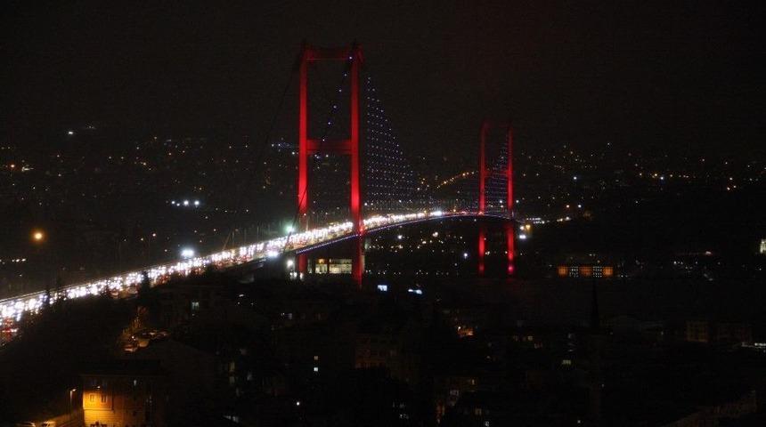 İstanbul Karanlığa B&uuml;r&uuml;nd&uuml;