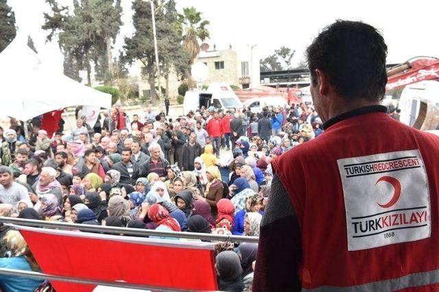 Türk Kızılayı Afrin’de Yüzleri Güldürmeye Devam Ediyor