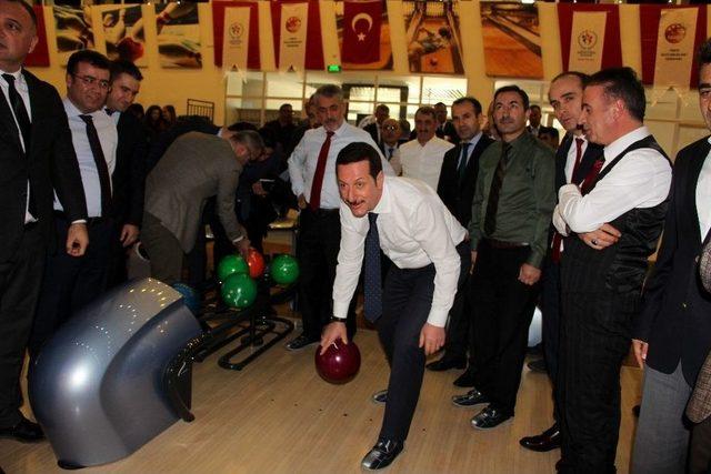 Türkiye’nin En Büyük Bowling Salonu Açıldı