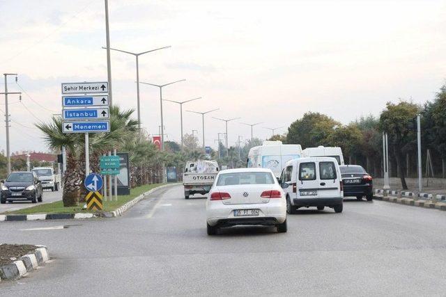 Şehir Merkezindeki Trafik Levhaları Yenileniyor