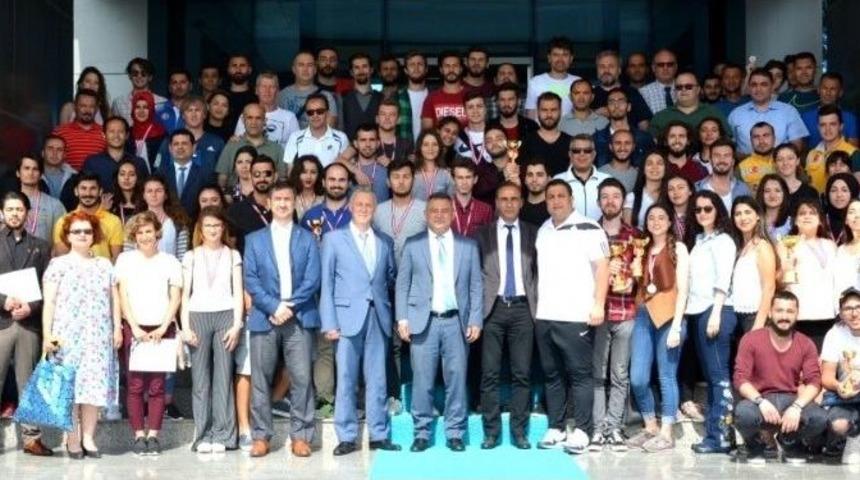 Çomü 26. Spor Şenliklerinin Ödül Töreni Gerçekleştirildi