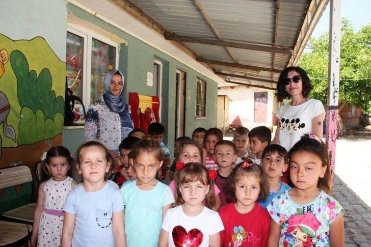 Minik Kız İstiklal Marşını Ezberledi Çevresine Örnek Oldu G1