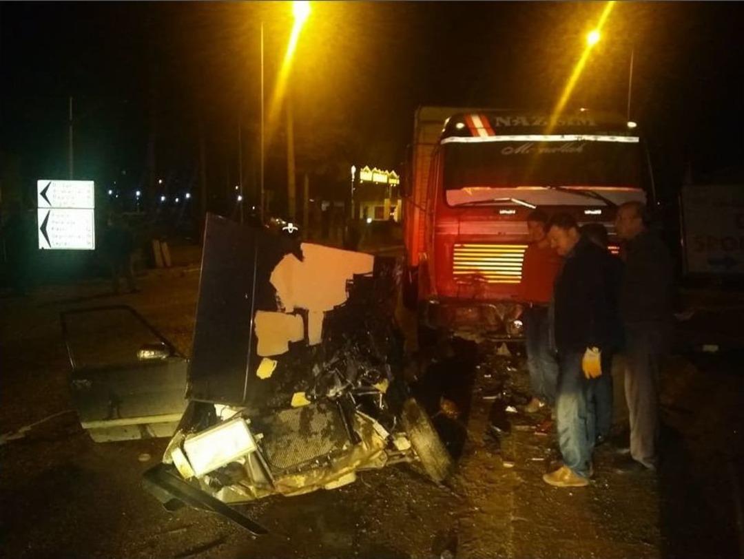 Kamyon İle Otomobil &Ccedil;arpıştı: 2 Yaralı
