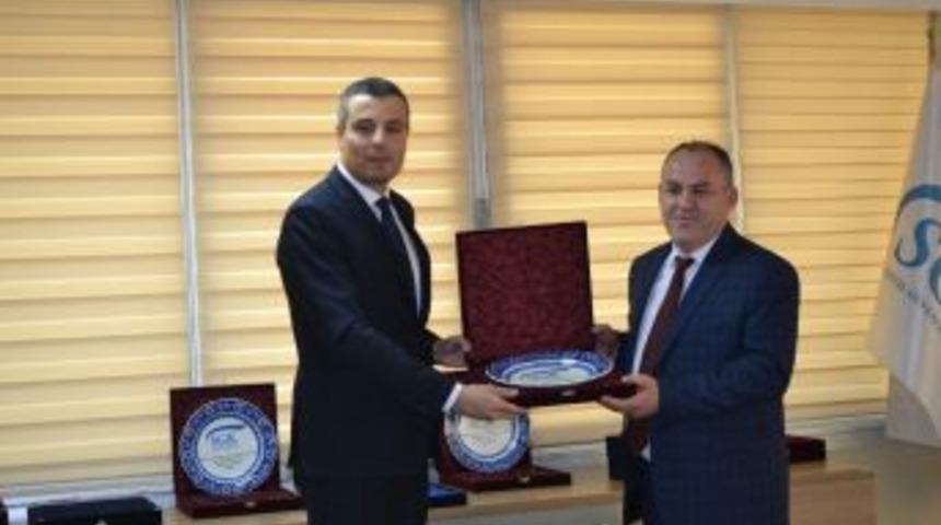 Sarıg&ouml;ll&uuml; İş Adamına Plaket