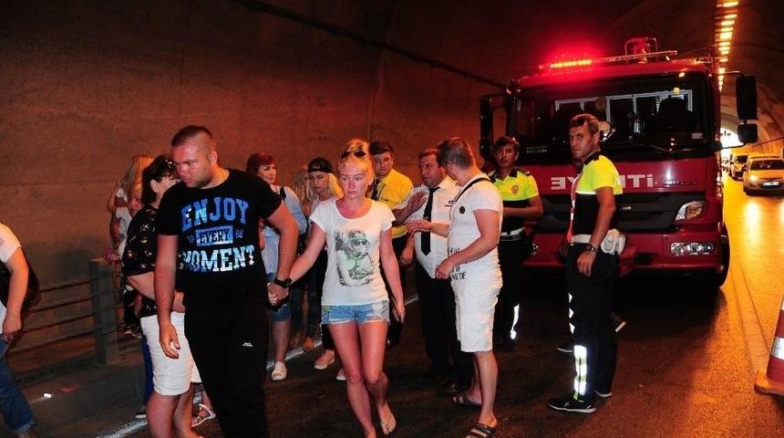 Tünelde Feci Kaza: Turistler Ölümden Döndü