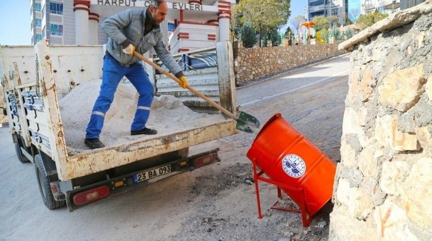 Elazığ&rsquo;da Yollarda Tuz Varili Uygulaması