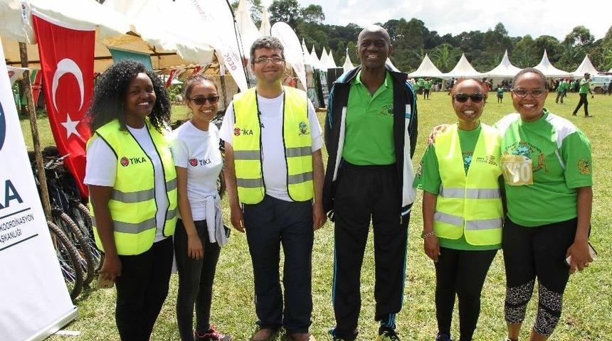 Tika&rsquo;dan Kenyalı Kızlara Bisiklet Desteği
